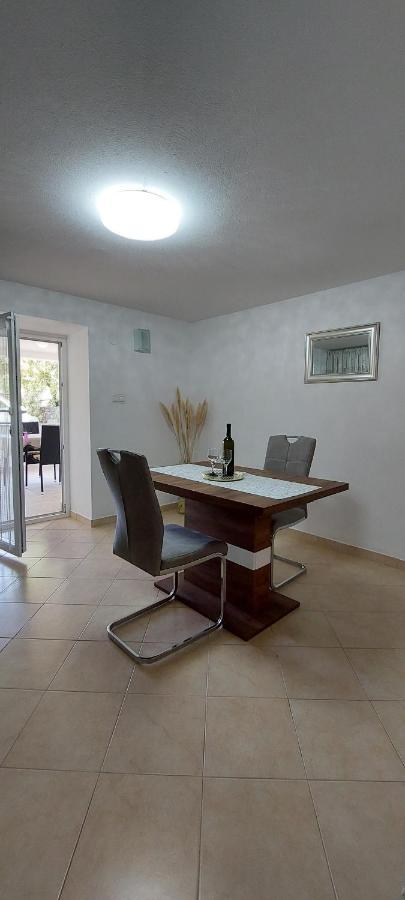 Apartmani Diva Malinska Exteriér fotografie