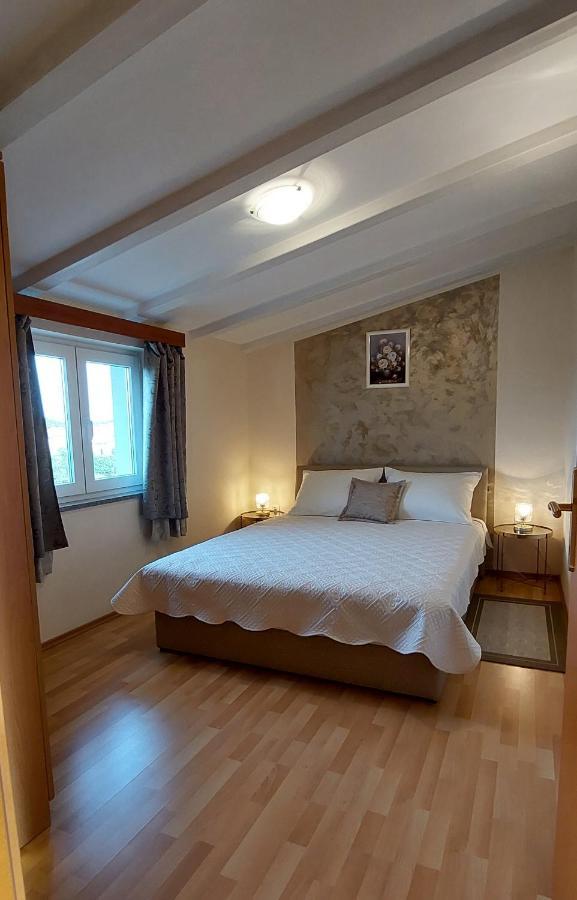 Apartmani Diva Malinska Exteriér fotografie